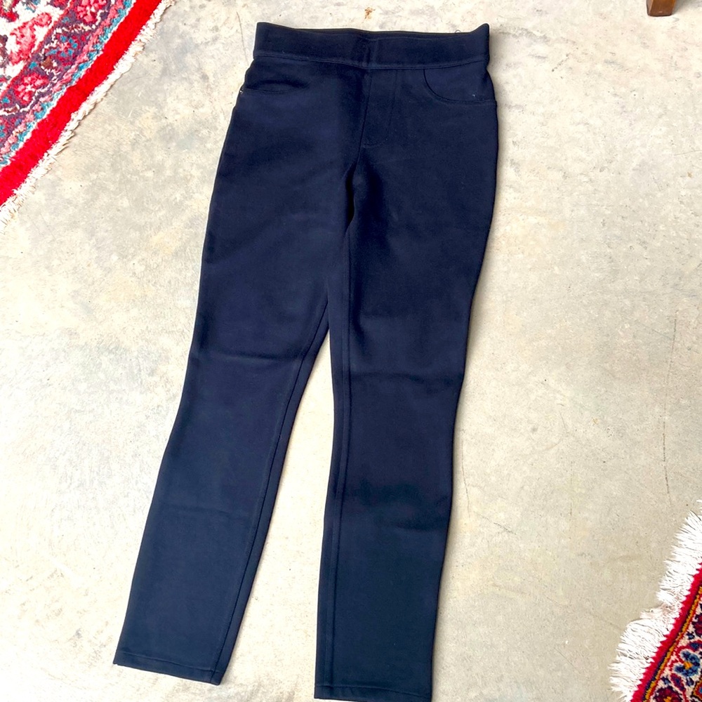 Spanx NWOT small
Stretch ponte Pants black. Never worn just tried on
once